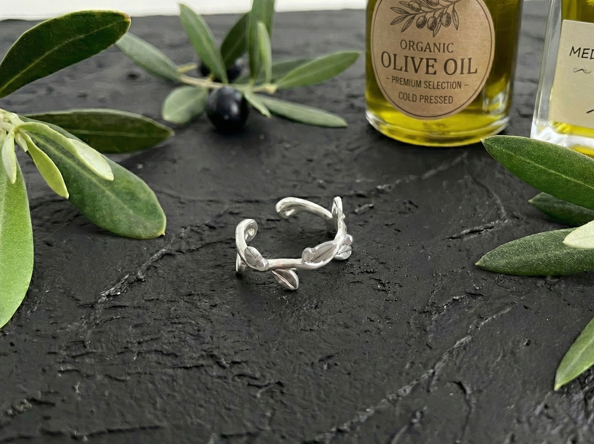 オリーブのイヤーカフ