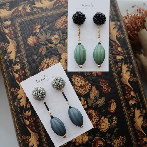 チェコビーズとヴィンテージ風パーツのピアス/イヤリング