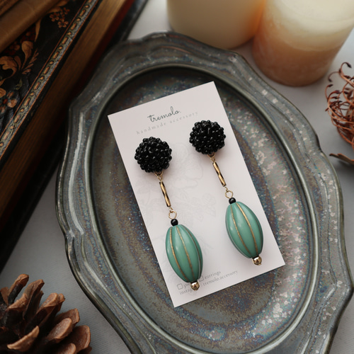 No.200 チェコビーズ グリーンのグラデーションピアス ハンドメイド ナンバー200 チェコビーズ グリーンノグラデーションピアス