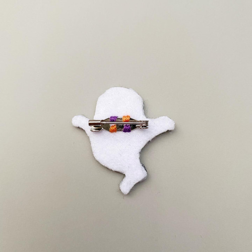 キュートなおばけの手刺繍ブローチ ブローチ Rico accessories