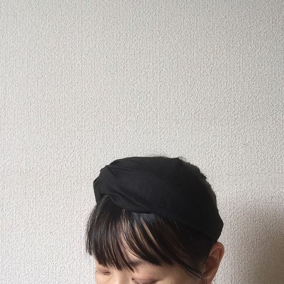 アシンメトリー　リネンのカチューシャ（クロスターバン型・ブラック）chika 6枚目の画像