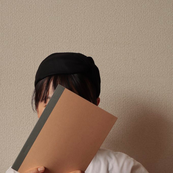アシンメトリー　リネンのカチューシャ（クロスターバン型・ブラック）chika 4枚目の画像