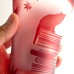 ネコと読書の秋  紅葉　本　赤　タンブラー　グラス 4枚目の画像