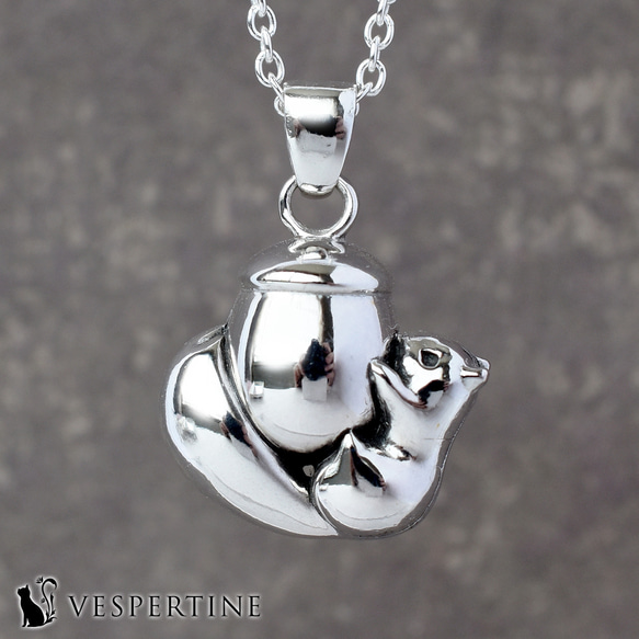 リスのネックレス、ペンダント：ドングリとシマリス：動物モチーフ