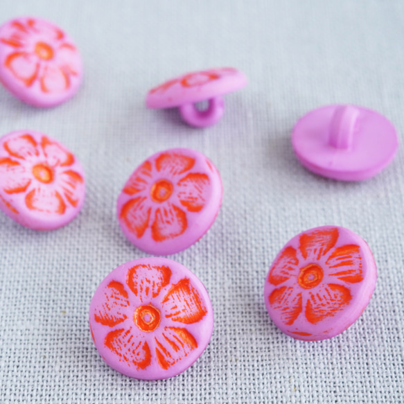 (3個) 12mm 型押しお花のボタン　ピンク　フランス製 ＊ 入園　女の子服 子ども服 3枚目の画像