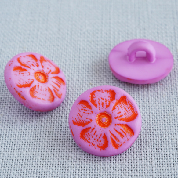 (3個) 12mm 型押しお花のボタン　ピンク　フランス製 ＊ 入園　女の子服 子ども服 1枚目の画像
