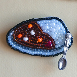 【純喫茶シリーズ】カレーライス ビーズ刺繍ブローチ 2枚目の画像