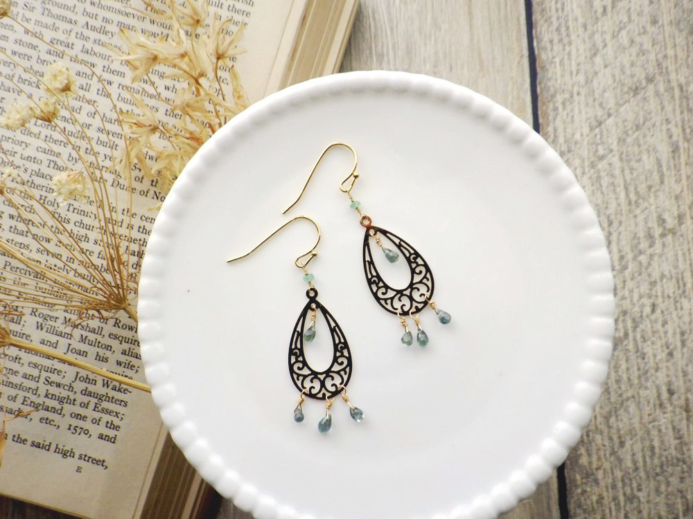 アラビアンナイトの耳飾り■ピアス・イヤリング共通デザイン■ グレーグリーンサファイア