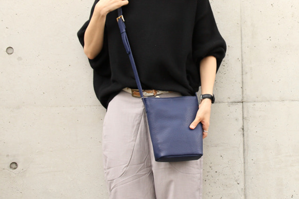 バケツ型 ショルダーバッグ 本革 シュリンクレザー レディース  