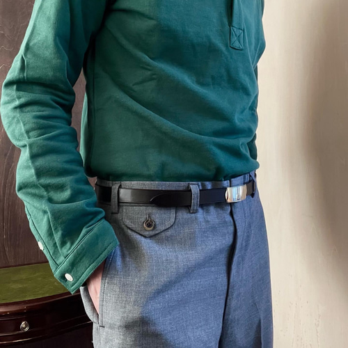 スターリングシルバーのバックルと英国ブライドルレザーの一枚革ベルト