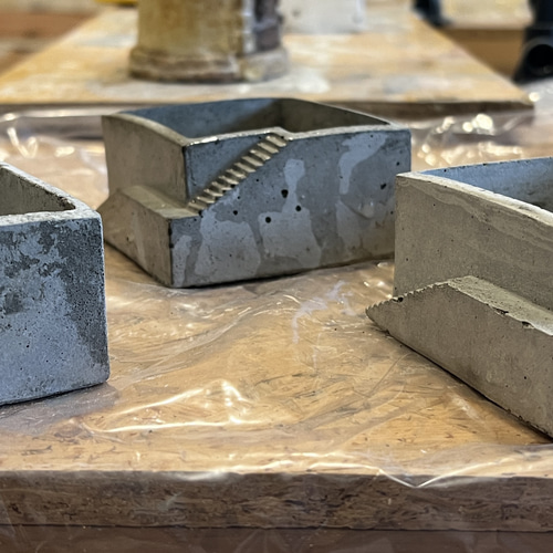 ヴィンテージ　螺旋階段　＋植木鉢20個　コーマ出品になります！ ヴィンテージ 螺旋階段 ＋植木鉢20個 コーマ出品になります！ ICHI