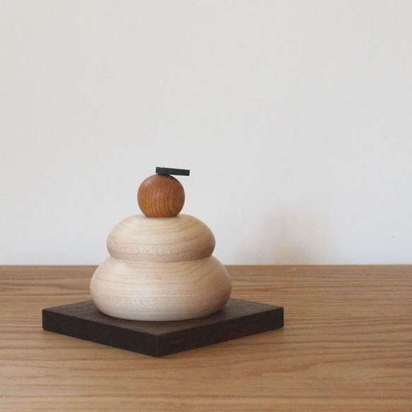 木の鏡餅 ミニサイズ｜木製 かがみもち お正月 飾り モダン  新年 迎春 お年賀 9枚目の画像