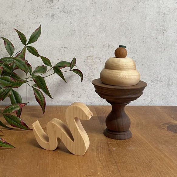 木の鏡餅 ミニサイズ｜木製 かがみもち お正月 飾り モダン  新年 迎春 お年賀 4枚目の画像