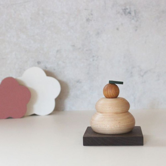 木の鏡餅 ミニサイズ｜木製 かがみもち お正月 飾り モダン  新年 迎春 お年賀 7枚目の画像