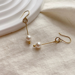 純白-珍珠 黃銅耳環-可改夾 第1張的照片