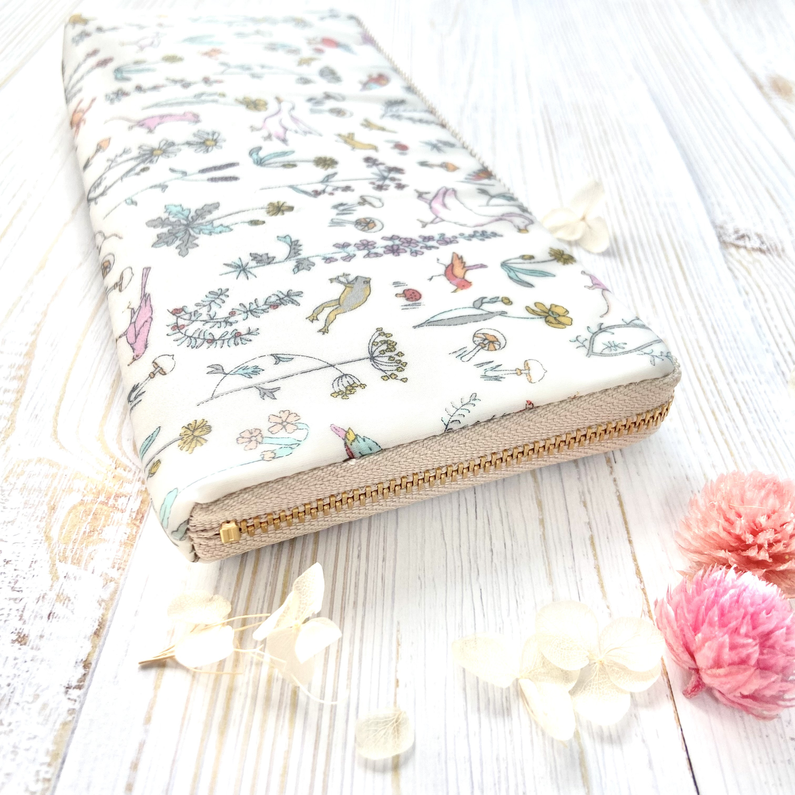 ＊ラミネート＊ ラウンドファスナー長財布 セオ パステルブルー リバティプリント使用