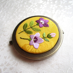 日本刺繍【桔梗】絹のコンパクトミラー  AG 　 ◆山吹色◆　刺繍 手刺繍 花刺繍 伝統工芸 5枚目の画像