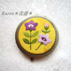 日本刺繍【桔梗】絹のコンパクトミラー  AG 　 ◆山吹色◆　刺繍 手刺繍 花刺繍 伝統工芸 1枚目の画像