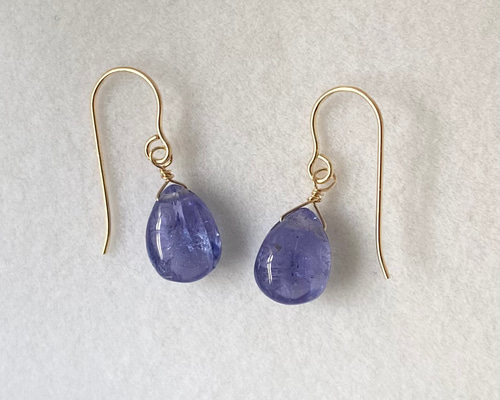 【みゆゆ】✳︎SALE✳︎宝石質タンザナイト枠留めイヤリング 宝石質 タンザナイトの揺れる耳飾り 灰簾石 14kgf/sv925 ピアス