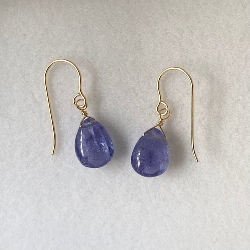 14kgf》天然石 一粒 タンザナイト ピアス／ノンホールピアス