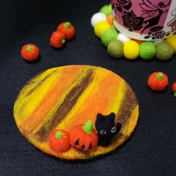 ハロウィンパーティーステージ 羊毛フェルトコースター【黒猫・かぼちゃ】 2枚目の画像