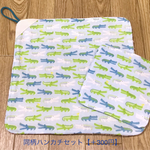 かわいい電車柄☆紺×イエロー ループ付きガーゼタオル ハンカチ  