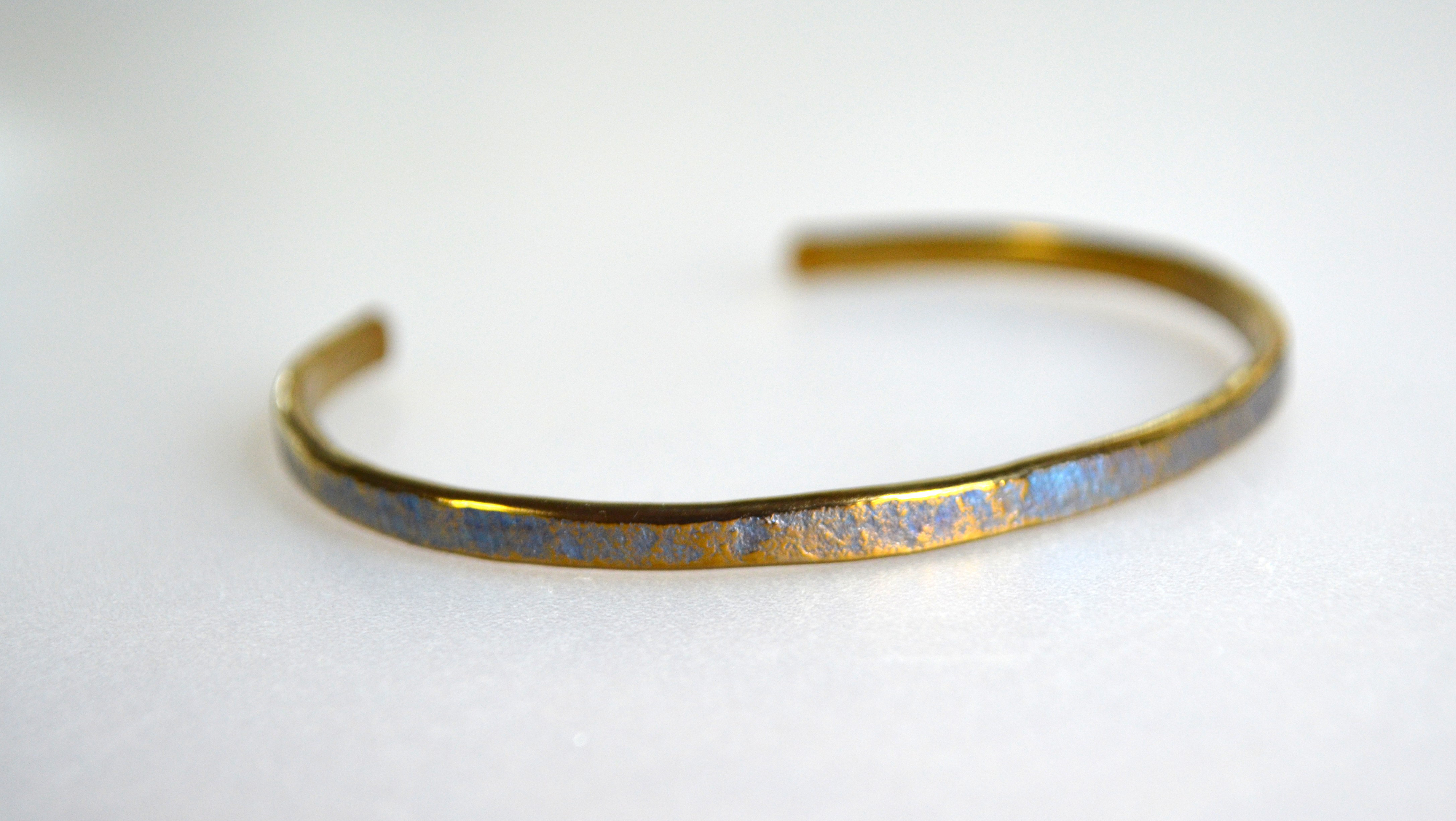 Titanium bangle・チタンバングル=岩目=楕円形・内径56mm