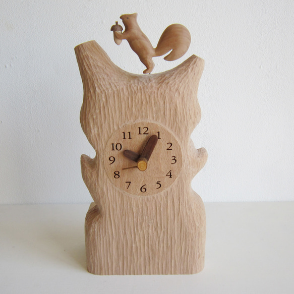 リス君とドングリ　振り子掛・置き時計 1枚目の画像