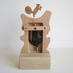 リス君とドングリ　振り子掛・置き時計 4枚目の画像