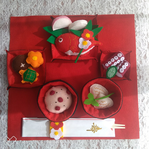 フェルトのお食い初め朱色・黒色お皿セット☆受注製作 食器・家具 めぐ