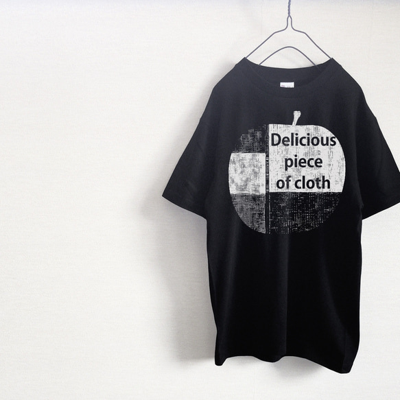 大きなりんご　メンズ・レディース　Tシャツ（黒） 2枚目の画像