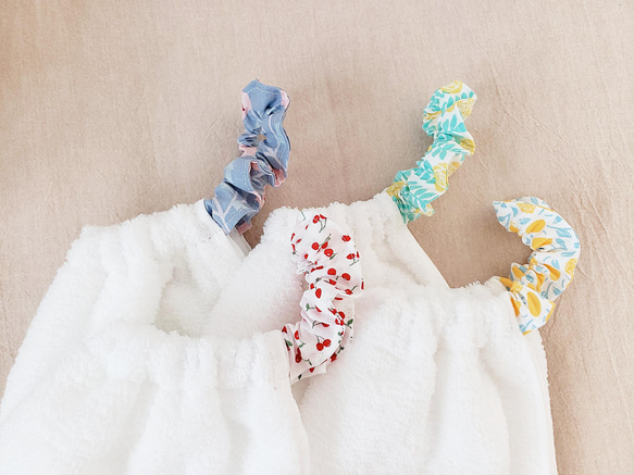 タオルエプロン　4枚セット　カラフル　おりこうタオル　タオルスタイ　入園準備 1枚目の画像