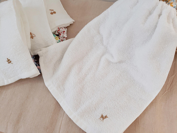 タオルエプロン　4枚セット　カラフル　おりこうタオル　タオルスタイ　入園準備 2枚目の画像