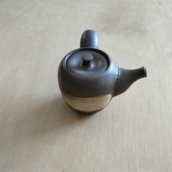 【訳あり品】急須（長）／黒・焼き〆陶器（レンジ、オーブン、食洗機対応） 2枚目の画像