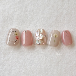 dusty pink×greige nail * ネイルチップ 前撮りネイル 押し花ネイル ブライダル 結婚式 入学式 1枚目の画像