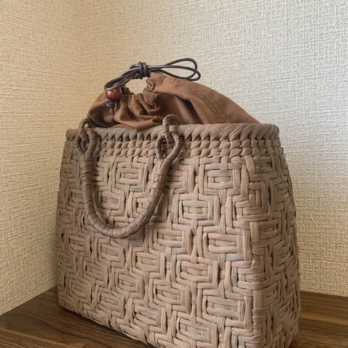 国産山葡萄　手作り　山葡萄籠バッグ　亀甲編み　内布あり 国産山葡萄 手作り 山葡萄籠バッグ 亀甲編み 内布あり かご