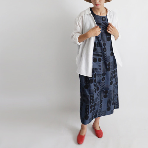 美品 あんばい anvai 手捺染てなっせん型染め ゆったりワンピース甘織デニ厶 美品 あんばい anvai 手捺染てなっせん型染め ゆったり