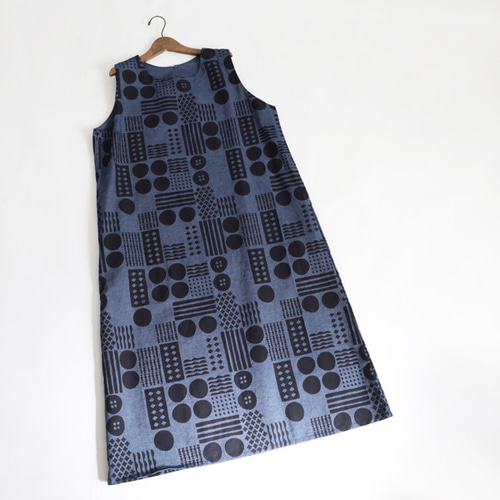美品 あんばい anvai 手捺染てなっせん型染め ゆったりワンピース甘織デニ厶 美品 あんばい anvai 手捺染てなっせん型染め ゆったり