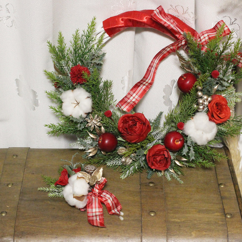 クリスマスカラーのリースブーケ＆ブートニアセット アート