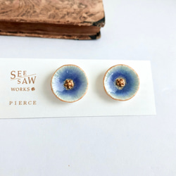 丸いお花のピアス（14kgf ） “sophia” blue 2枚目の画像