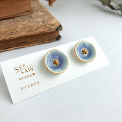 丸いお花のピアス（14kgf ） “sophia” blue 4枚目の画像
