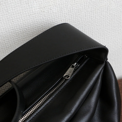 身軽本革シンプルなショルダーバッグ斜め掛けカジュアルバッグ黒 2枚目の画像