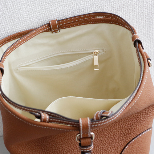 美品】フルラ バケット 巾着ショルダーバッグ ロゴ金具 レザー 茶色