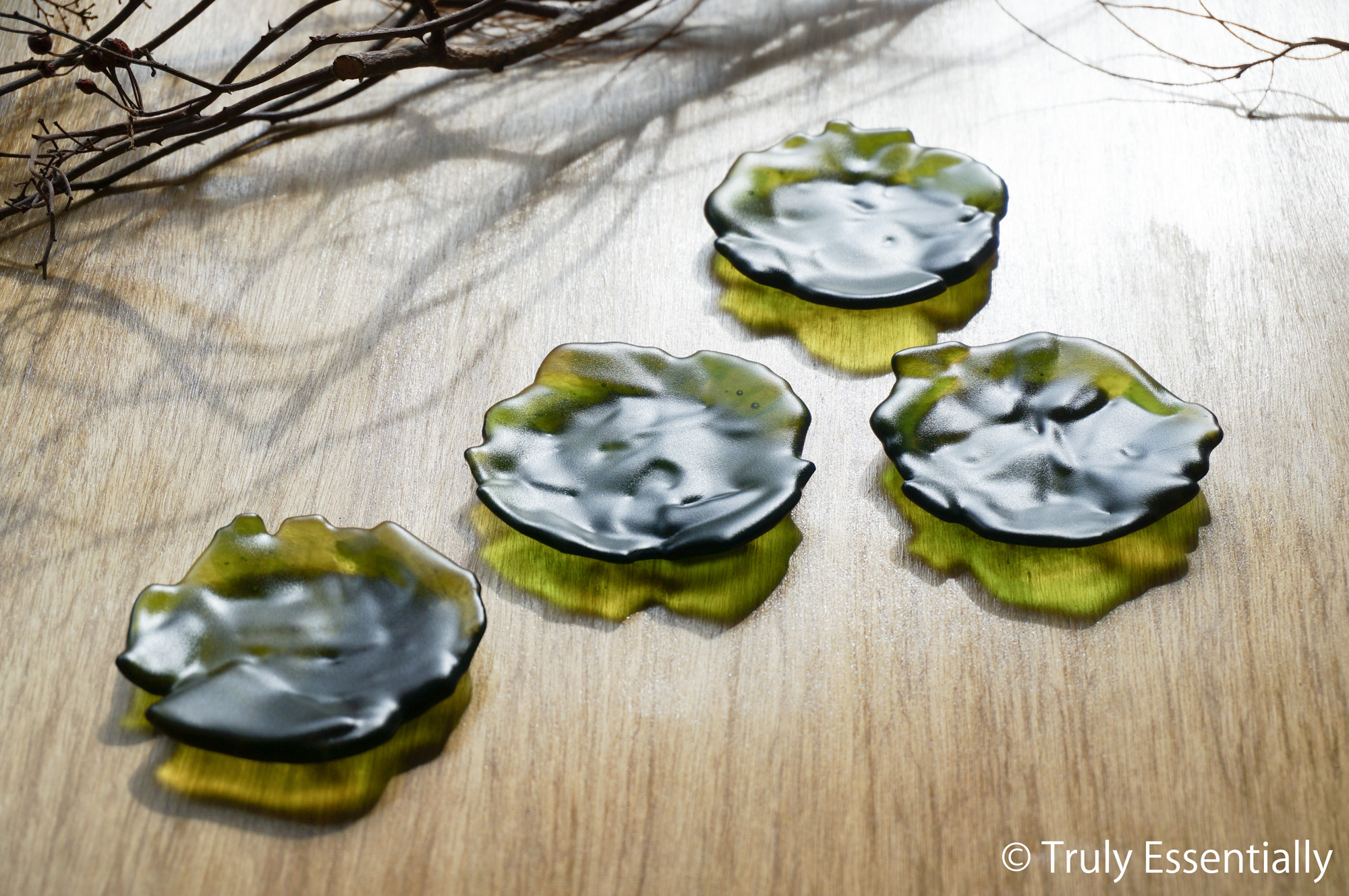 【２枚組】● ガラスのお皿 -「みどりのガラス」● 9.5cm・緑色・艶消し