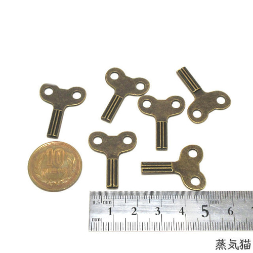 時計ぜんまいネジのチャーム 金古美 6個【スチームパンク ハンドメイド