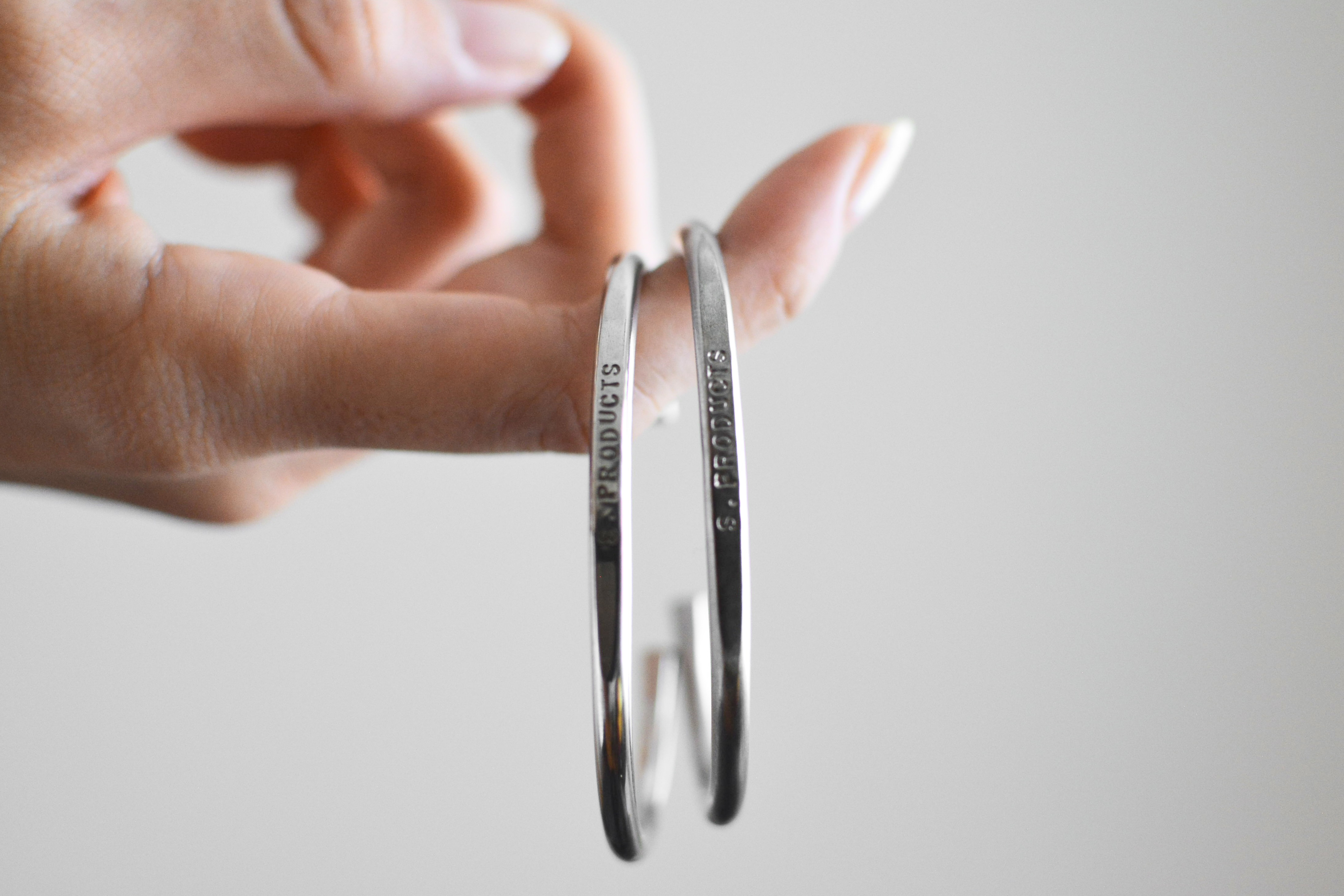 ペア2点セット 刻印バングルφ4㎜ アルミニウムシルバー