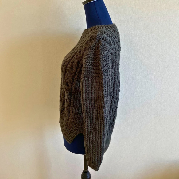 チャコールグレーのアラン模様セーター 4枚目の画像