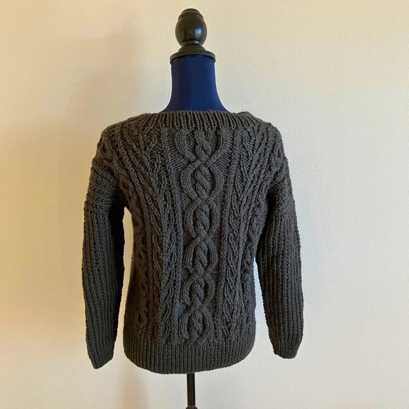 チャコールグレーのアラン模様セーター 5枚目の画像