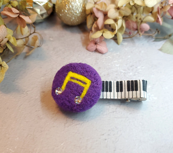 【琴鍵上的音符】系列-3 紫色音符羊毛氈兒童髮夾 第1張的照片