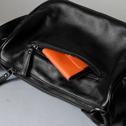 柔らかい本革ショルダーバッグ斜め掛け大容量　マチ広め収納バッグ　ブラック 7枚目の画像